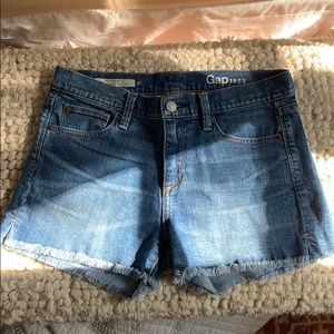 Gap 1969 jean shorts raw hem